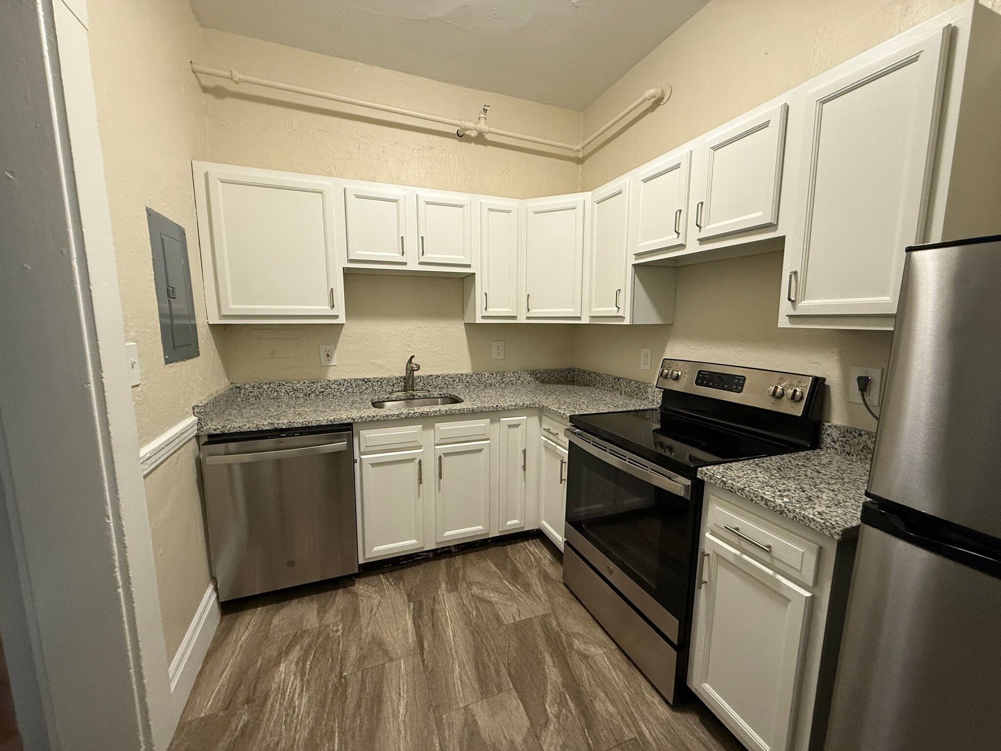 Building Photo - 1470 Beacon St