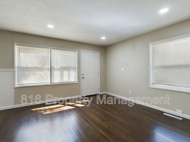 Building Photo - 4535 Lister Ave