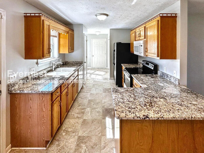 Building Photo - 1636 Joel Dr