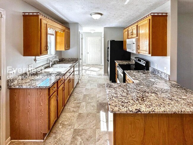 Building Photo - Limited Time Special Offer! / Spacious 3 Bed, 2 Bath Home with Deck, Patio, and Attached Garage