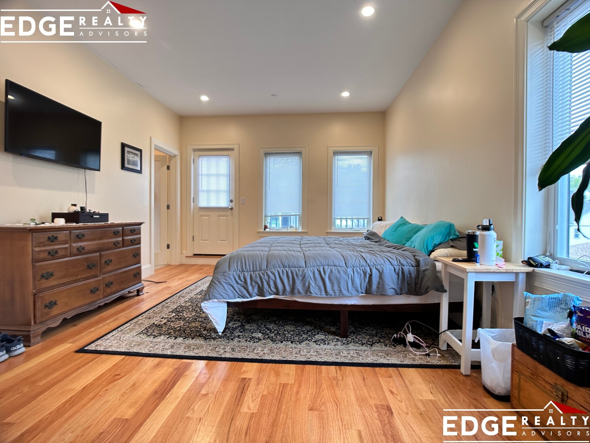 Building Photo - 122 Tremont St