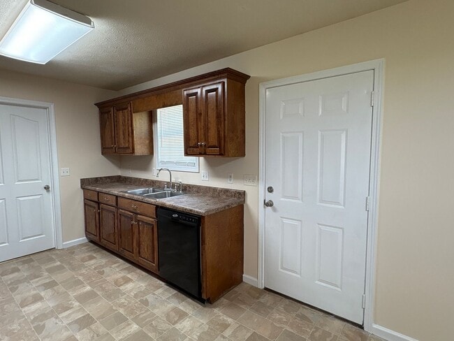 Building Photo - 307 Forrestwood Dr