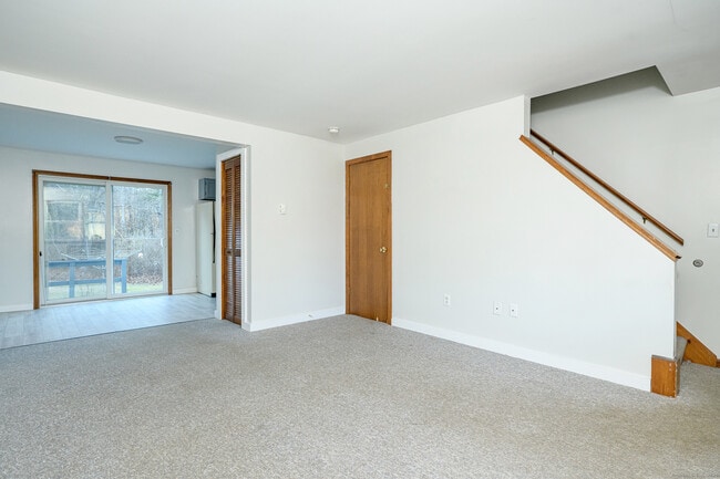 Building Photo - 252 Harrisville Rd