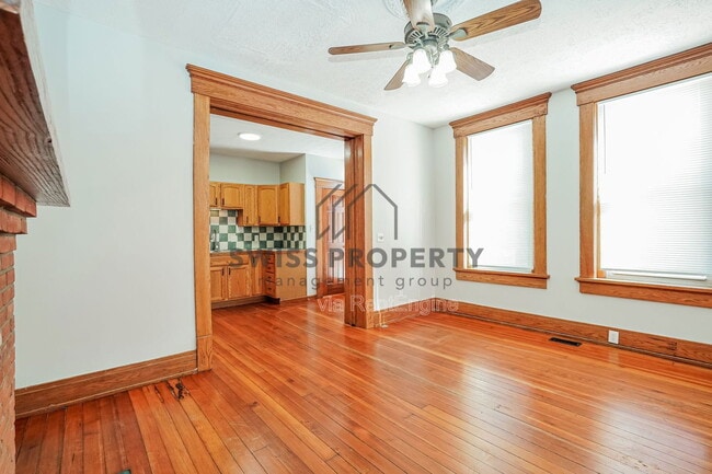 Building Photo - 804 E Main St