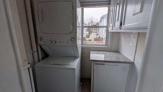 Building Photo - 157 Palmer St