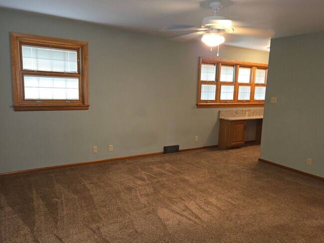 Building Photo - 132 Corll St