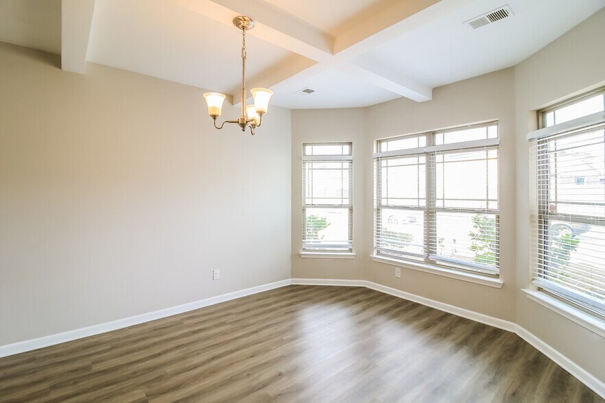 Building Photo - 6840 Diamond Dr