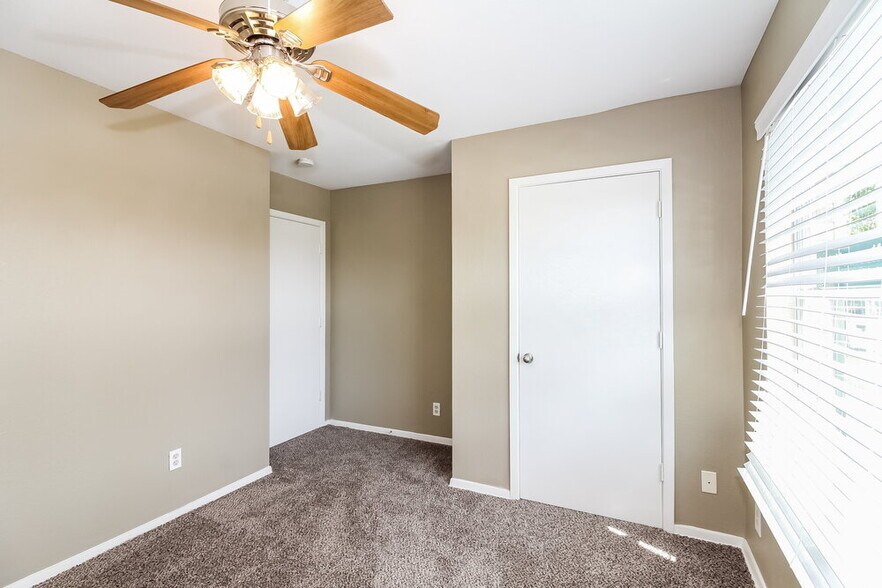 Building Photo - 408 Joyce Way