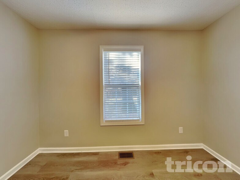 Building Photo - 622 Ashley Oaks Dr