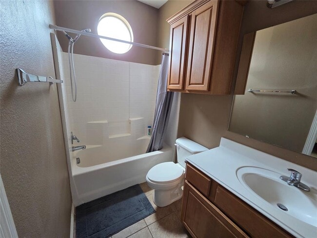 Building Photo - 305 Holleman Dr E