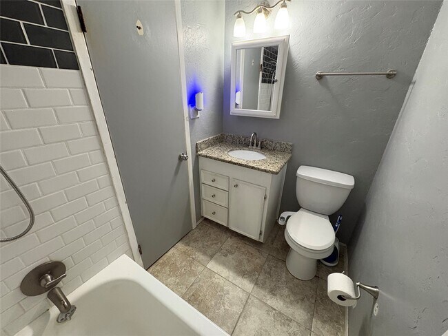 Building Photo - 610 Stoneledge Dr