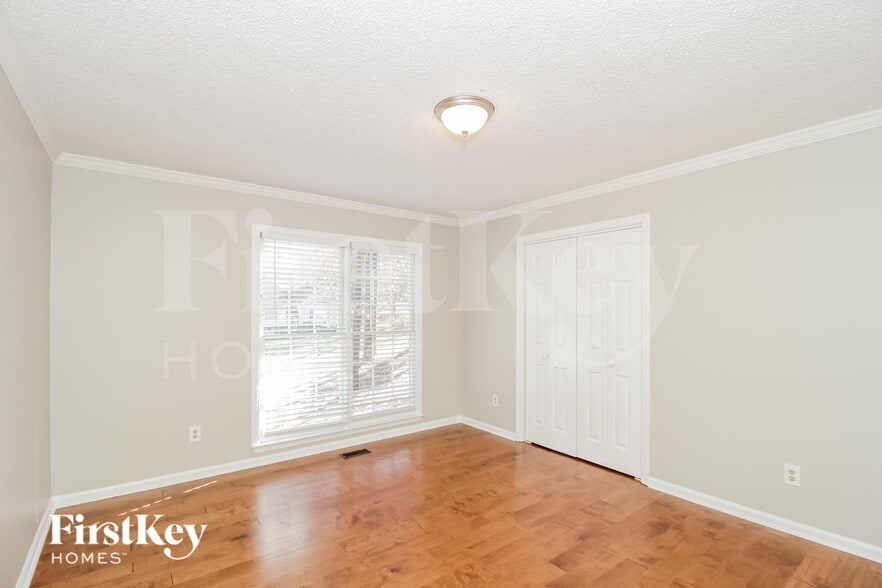 Building Photo - 142 Presidential Dr