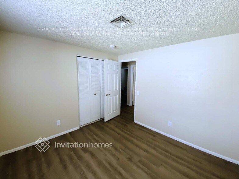 Building Photo - 2103 N Verano Way