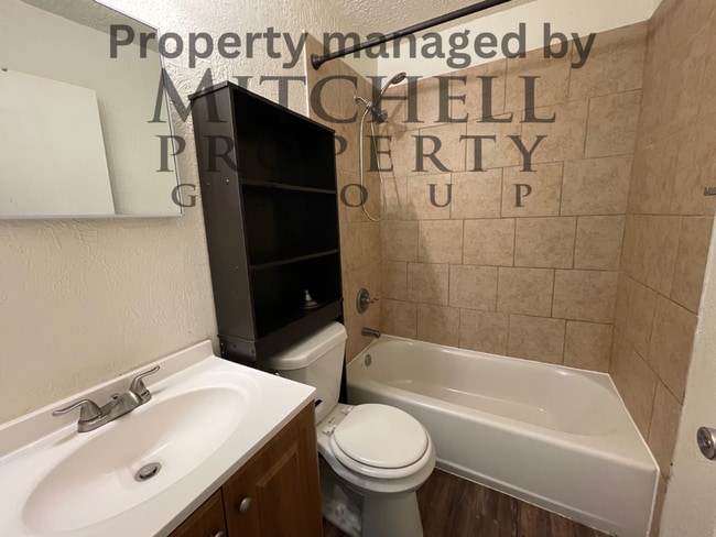 Building Photo - Welcome to 4107 Cline! Cute 2 bedroom 1 ba...