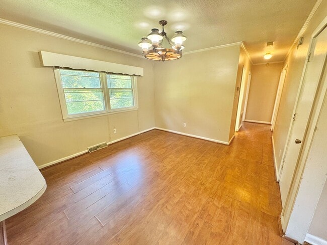 Building Photo - Rural Statesville - 3BR/1BA + Carport & Fu...