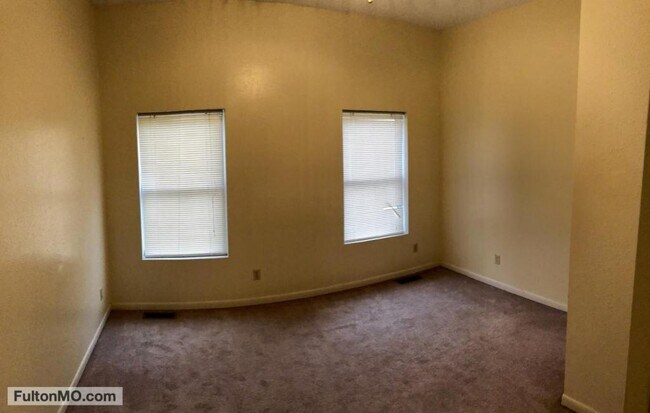 Building Photo - 301 West 5th Street Apartment A