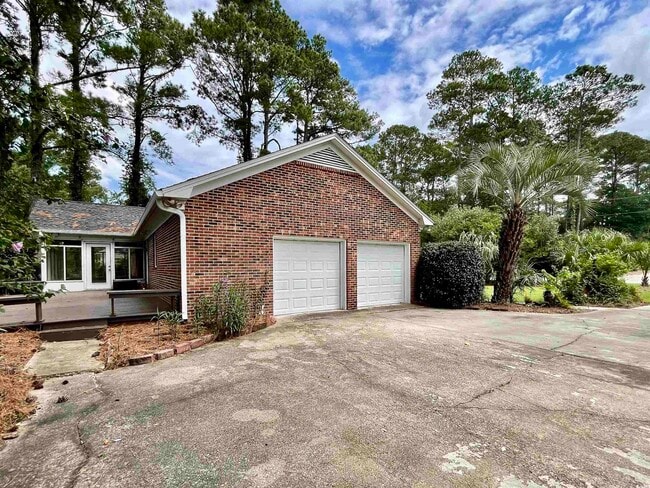 Building Photo - 219 Green Lake Dr