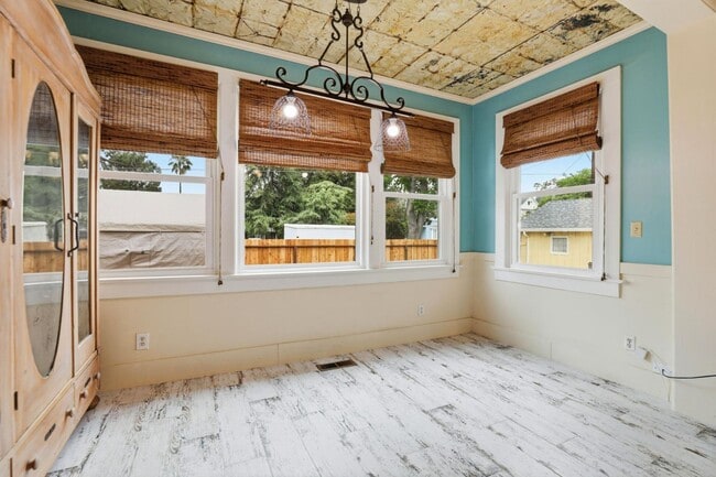 Building Photo - 482 South St