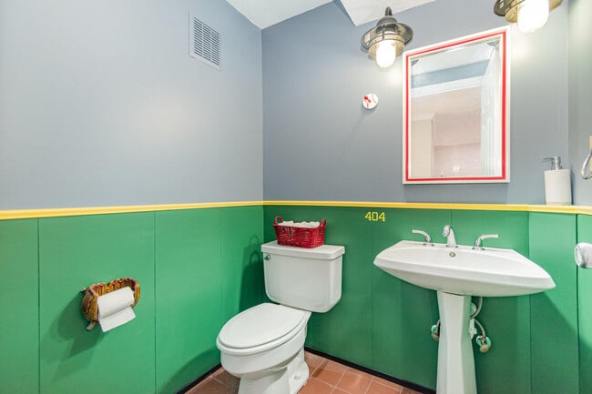 Building Photo - 1632 Shady Cove Ln