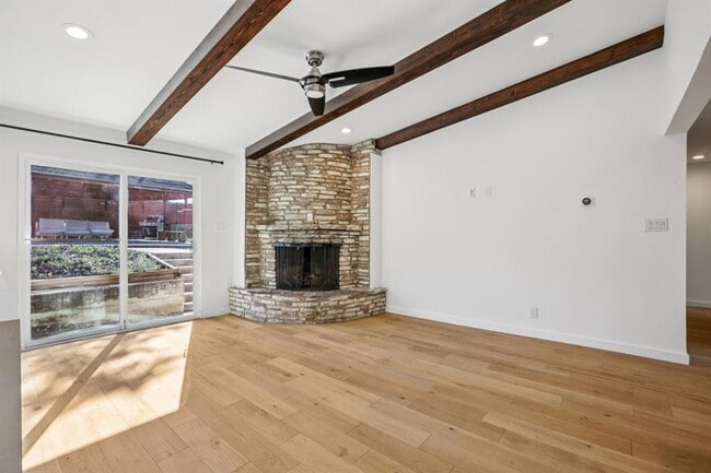 Building Photo - 7205 Twisted Oaks Dr