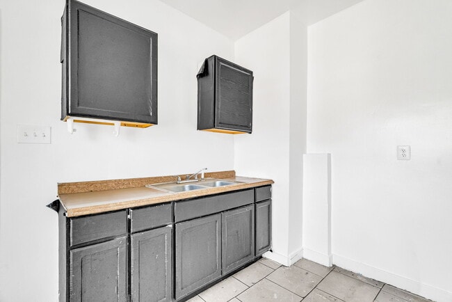 Building Photo - 5061 Dailey Ave