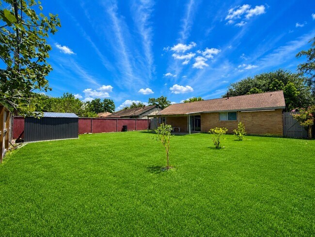 Building Photo - 723 Onaleigh Dr