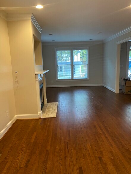 Building Photo - 945 Longley Ave NW