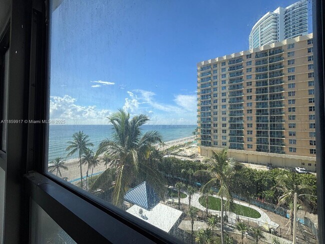 Building Photo - 2301 S Ocean Dr