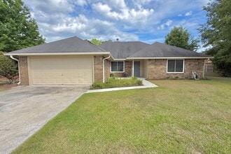 Building Photo - AVAILABLE NOW! (Pet Friendly)