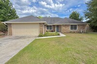 Building Photo - AVAILABLE NOW! (Pet Friendly)
