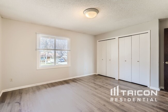 Building Photo - 16691 N Hillcrest Ct