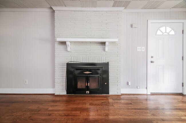 Building Photo - 105 Pineland Cir