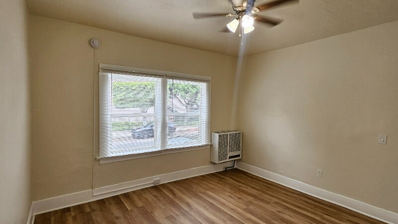 Building Photo - 1330 W 11th St