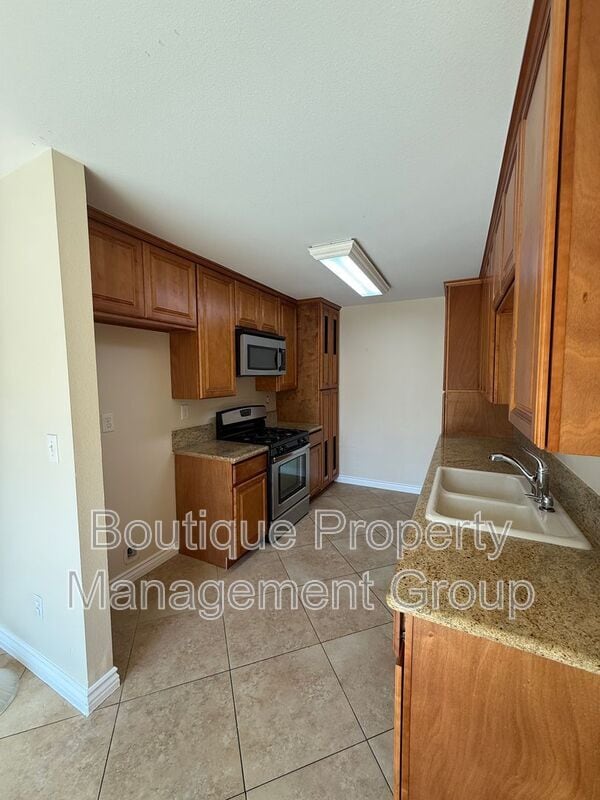 Primary Photo - 1126 S Clifpark Cir