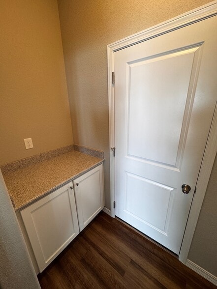 Coffee nook - 10831 Rowena Wy