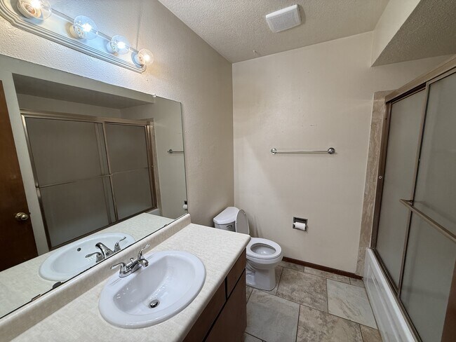 Building Photo - 13515 Mccall Ct NE