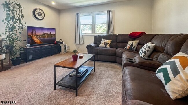 Building Photo - 106 6th Ave