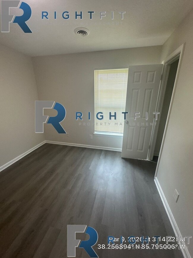 Building Photo - Gorgeous Renovated Home in Louisville