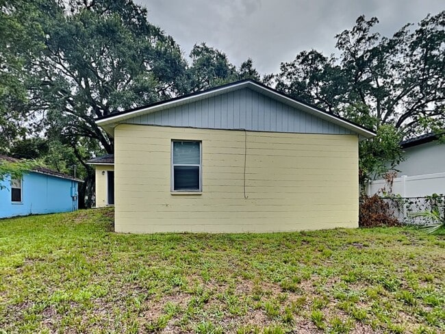 Building Photo - Updated 3BR/2BA Home in North Tampa – Mode...