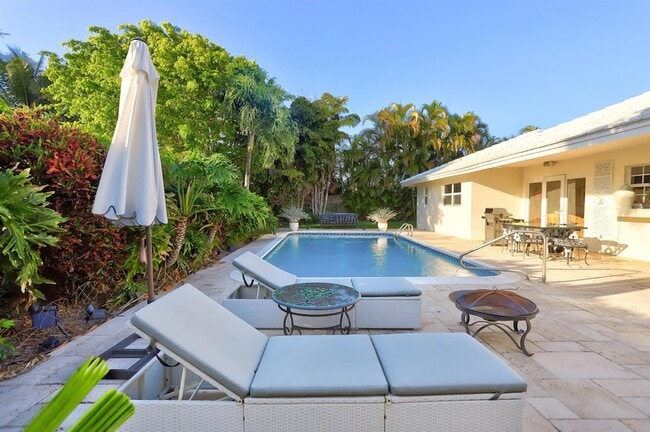 Building Photo - 835 Canary Walk