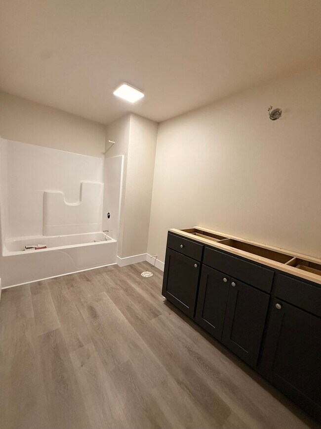 Building Photo - Brand New 3 Bedroom Duplex