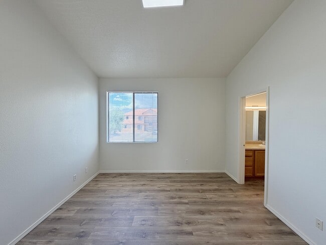 Building Photo - 1105 Meadowlark Way SE