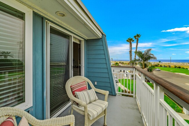 Building Photo - Stunning Spacious 2 Bed 2.5 Bath Condo in ...