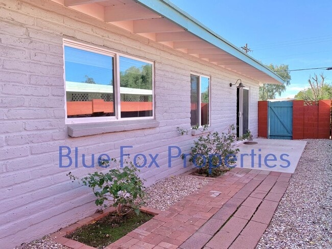 Building Photo - 602 N Palo Verde Blvd