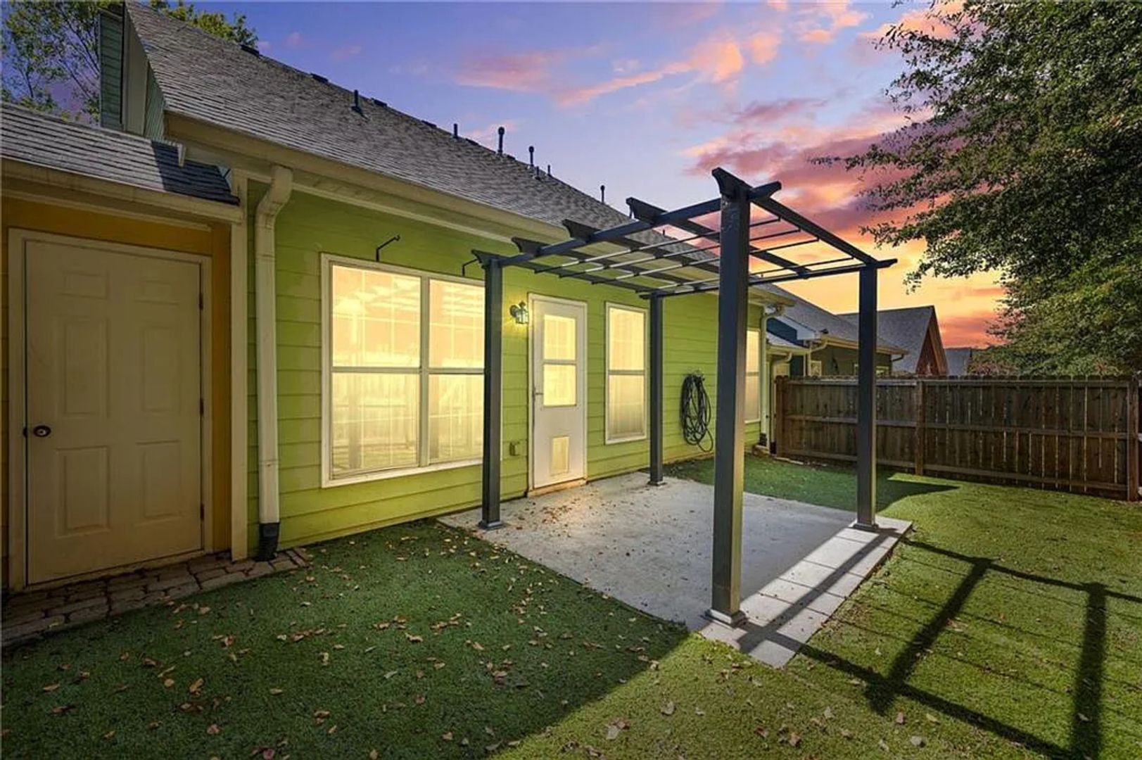 Building Photo - 1288 Gates Cir SE