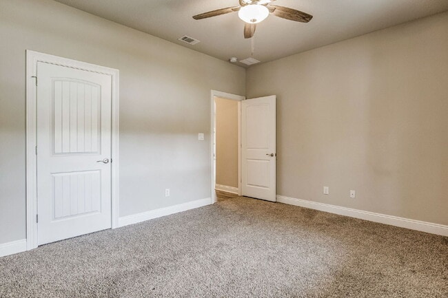 Building Photo - This beautifully maintained 3-bedroom, 2-bathroom residence offers the perfect blend of comfort, ...