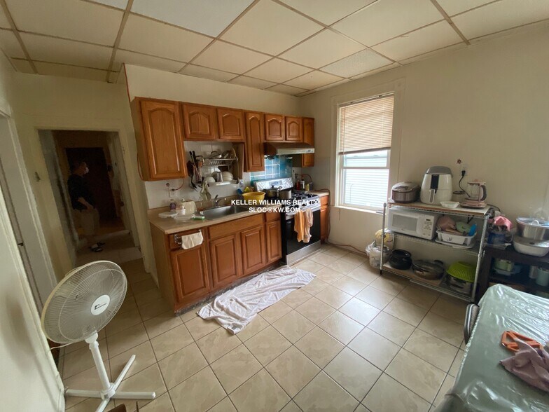 Primary Photo - 48 Warren Ave