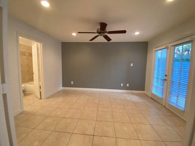 Building Photo - 3710 Sherwood Ln