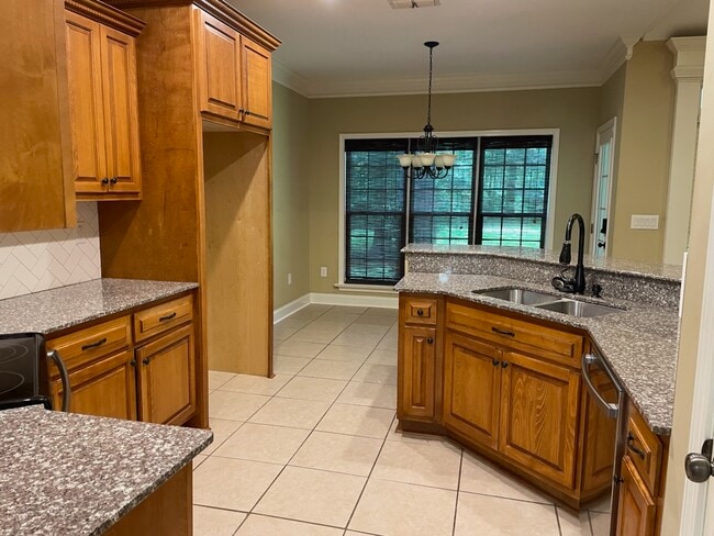 Building Photo - 266 Willow Lake Dr