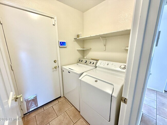 Building Photo - 7249 E Softwind Dr